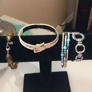 💰3/$19💰 fun and new bracelets 🔥💯🌈🦋